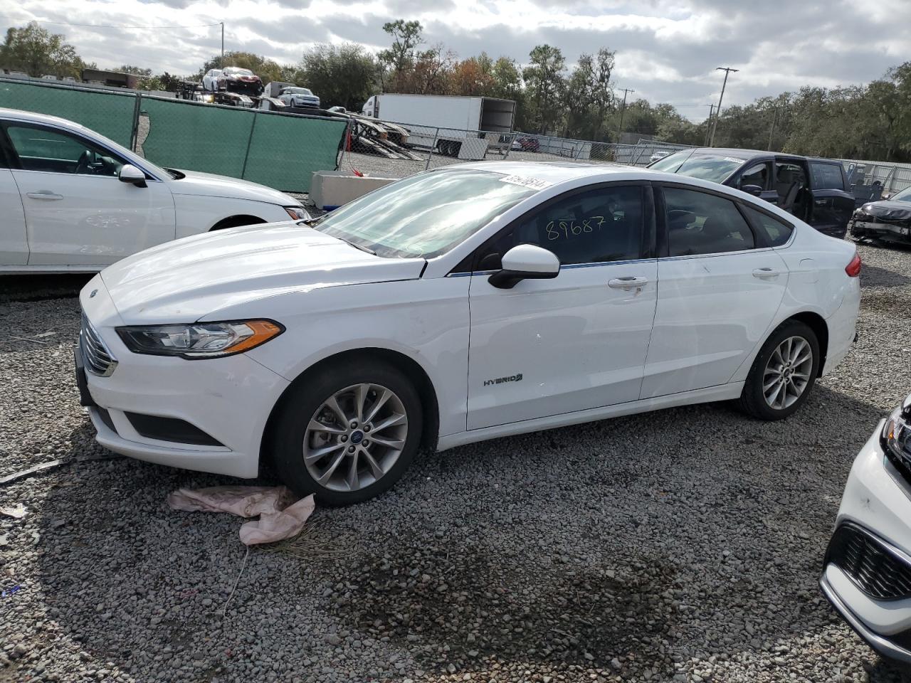 2017 FORD FUSION SE car image