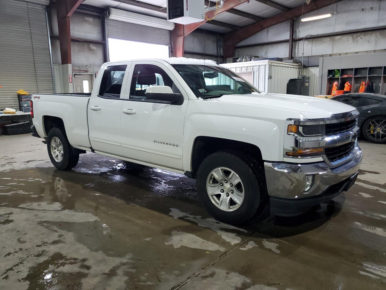 2017 CHEVROLET SILVERADO - Image 4