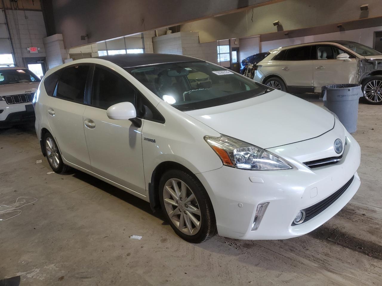 2013 TOYOTA PRIUS V - Image 4
