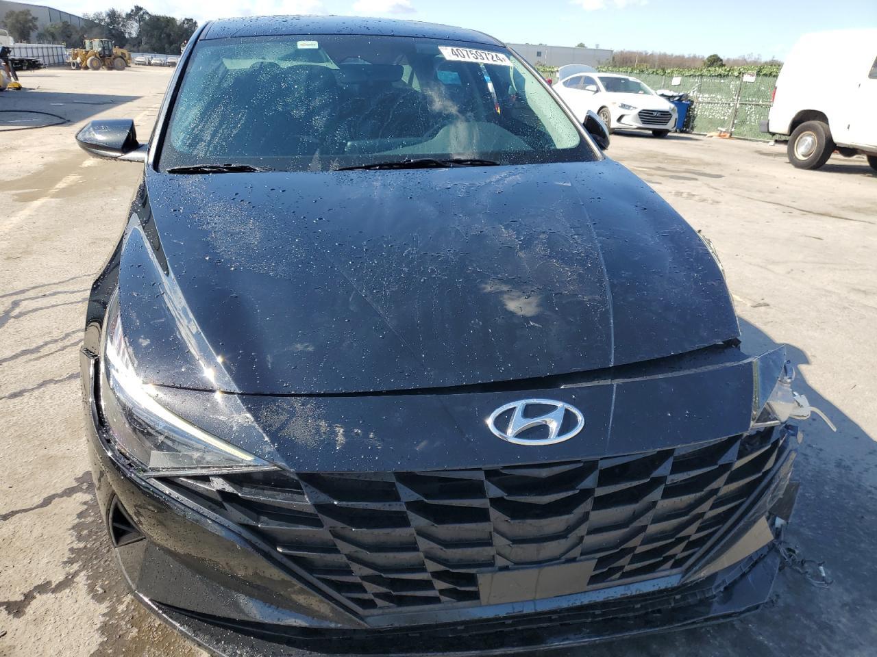 2022 HYUNDAI ELANTRA SE - Image 5