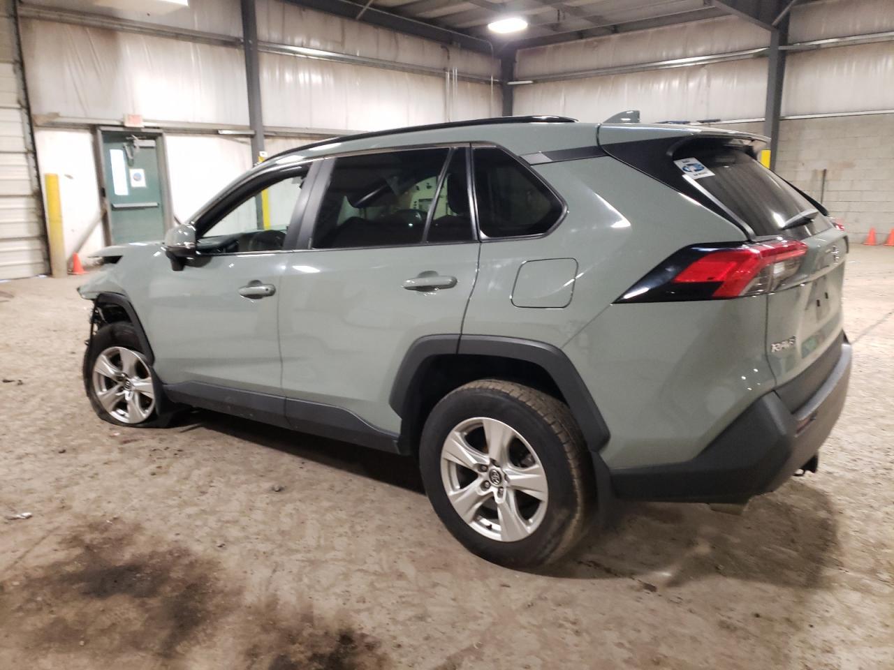 2020 TOYOTA RAV4 XLE - Фото 2