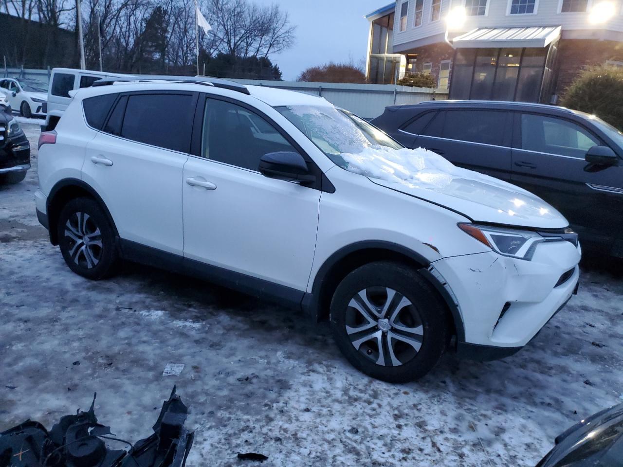 2017 TOYOTA RAV4 LE - Image 4