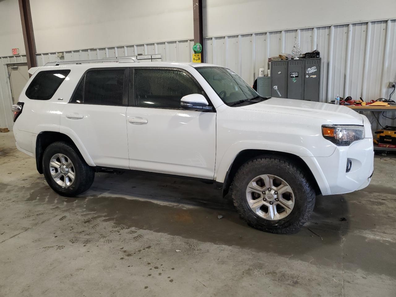 2018 TOYOTA 4RUNNER SR - Фото 4