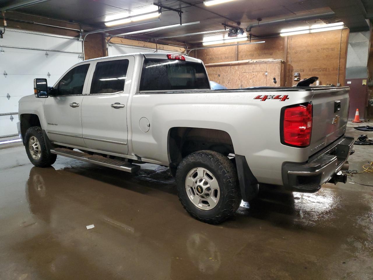 2019 CHEVROLET SILVERADO - Фото 2