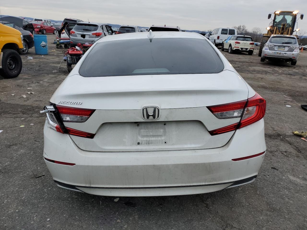 2018 HONDA ACCORD LX - Image 6