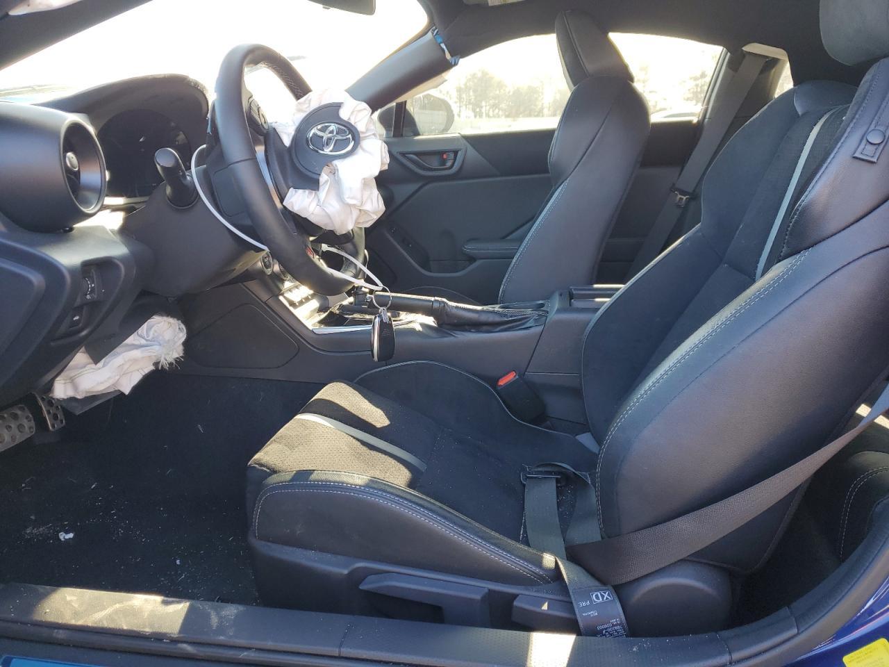 2023 TOYOTA GR 86 PREM - Image 7
