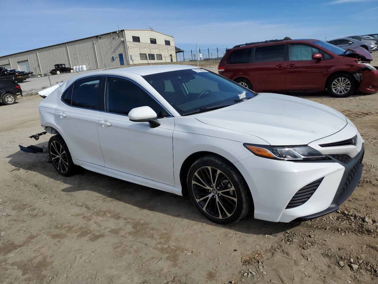 2020 TOYOTA CAMRY SE - Фото 4