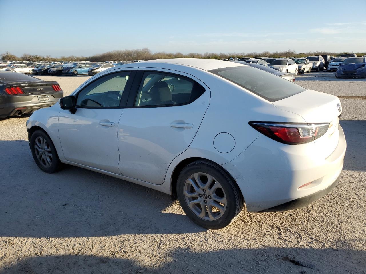 2017 TOYOTA YARIS IA - Фото 2