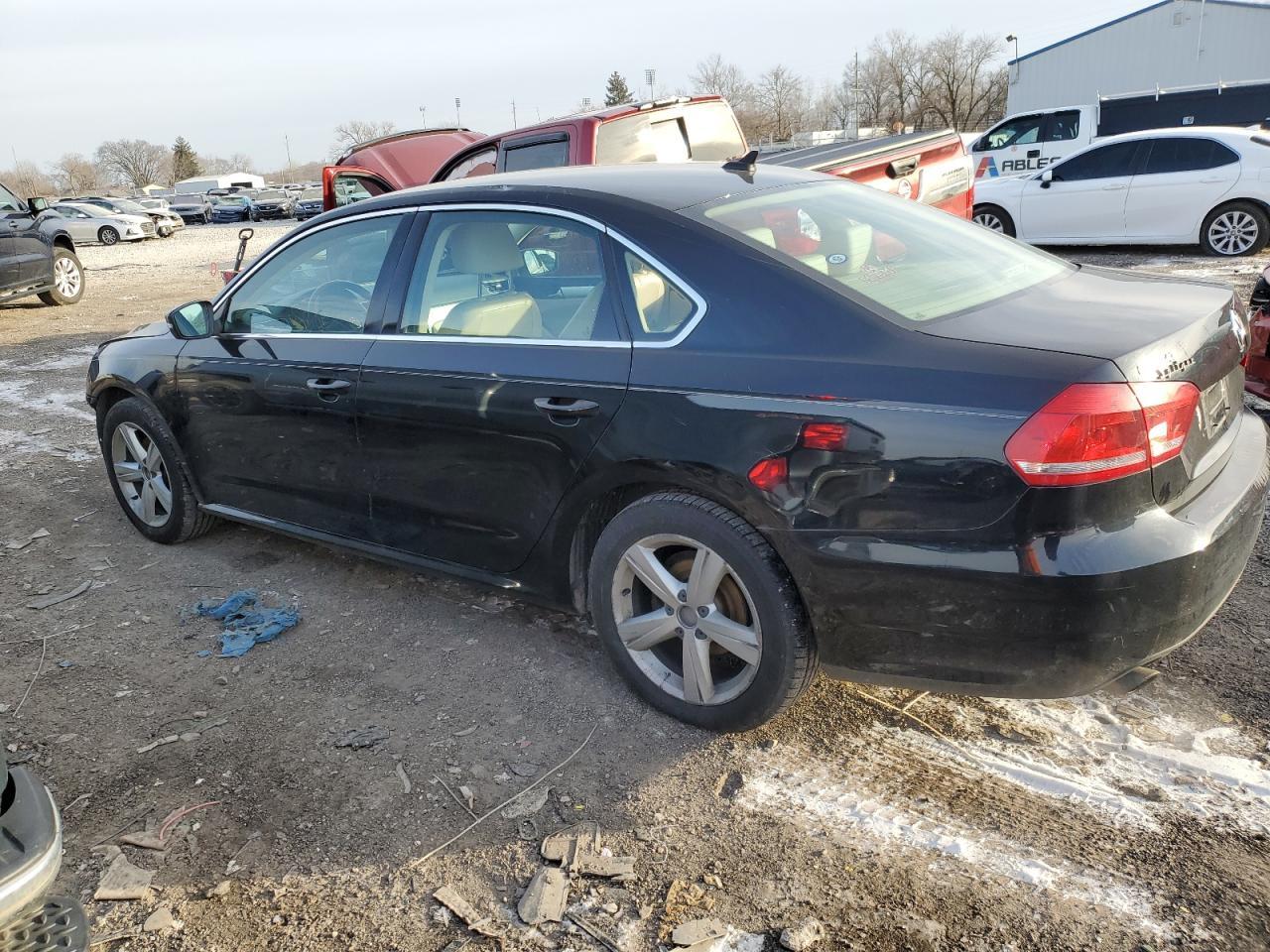 2013 VOLKSWAGEN PASSAT SE - Image 2