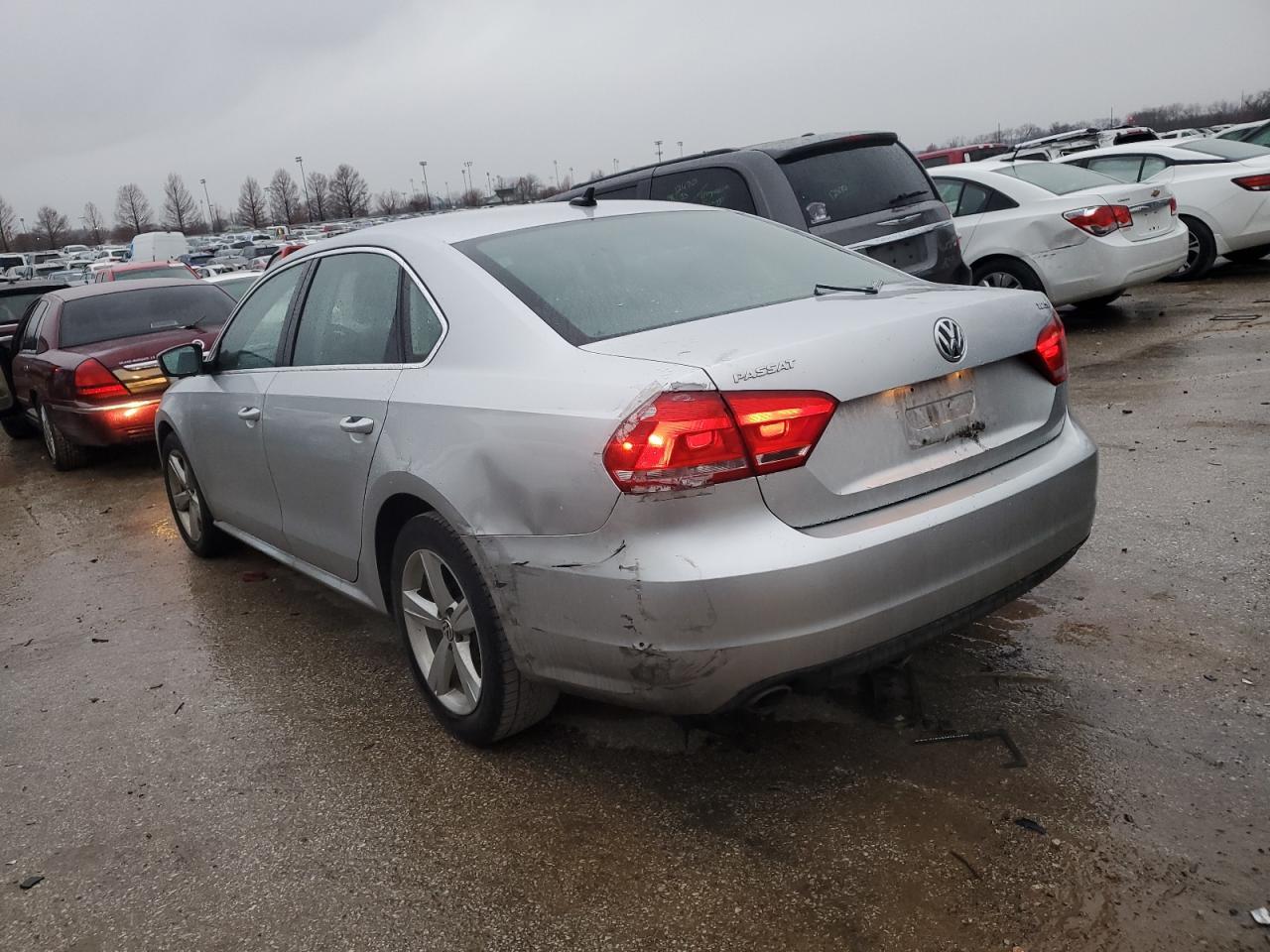 2013 VOLKSWAGEN PASSAT SE - Image 2