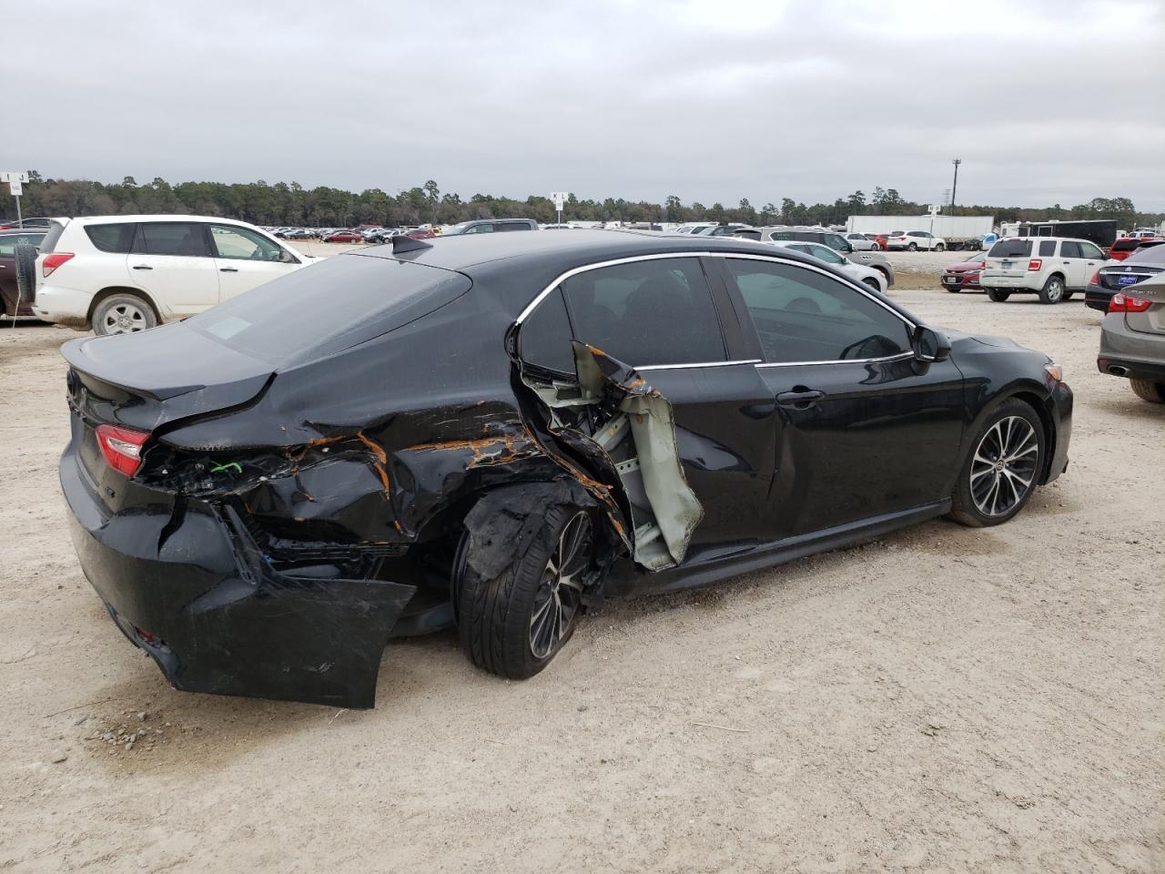2020 TOYOTA CAMRY SE - Image 3