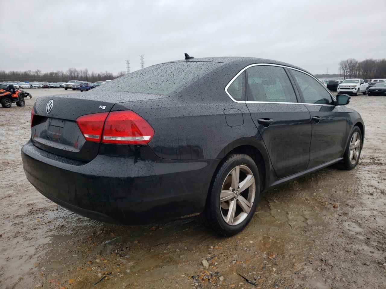 2013 VOLKSWAGEN PASSAT SE - Image 3
