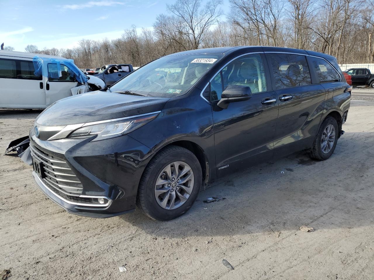 2021 TOYOTA SIENNA XLE car image