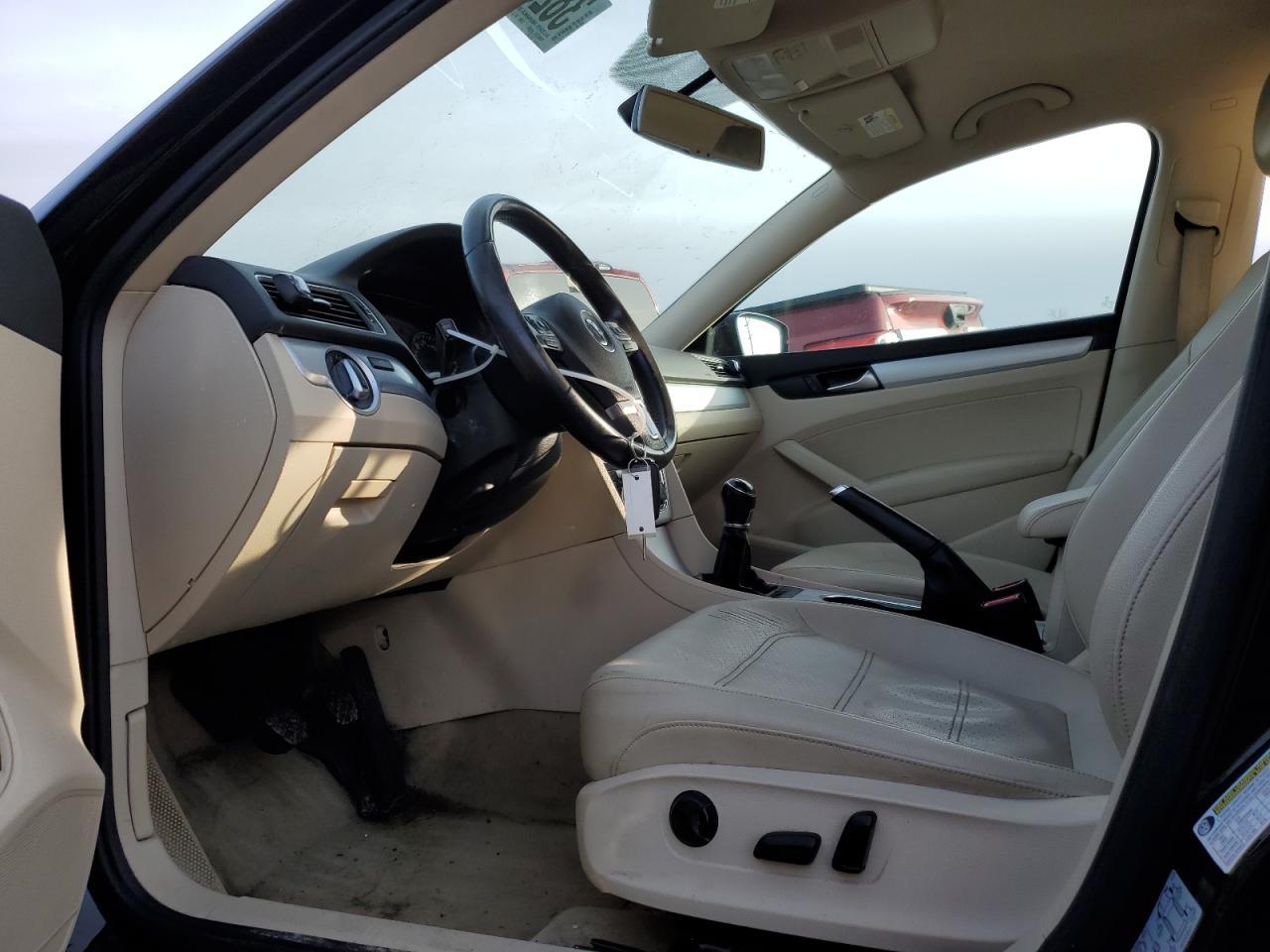 2013 VOLKSWAGEN PASSAT SE - Image 7