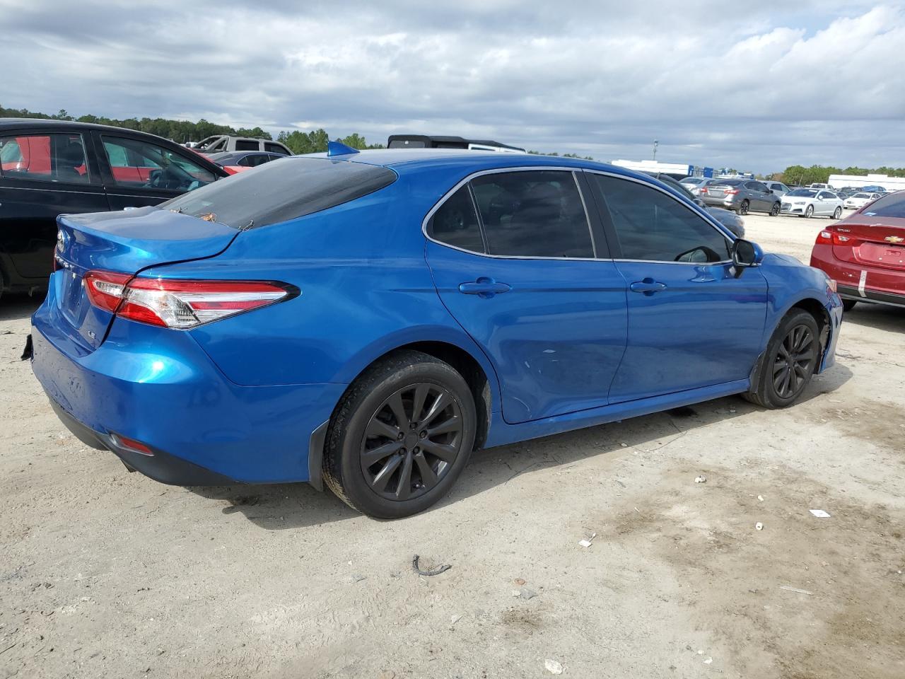 2020 TOYOTA CAMRY LE - Фото 3