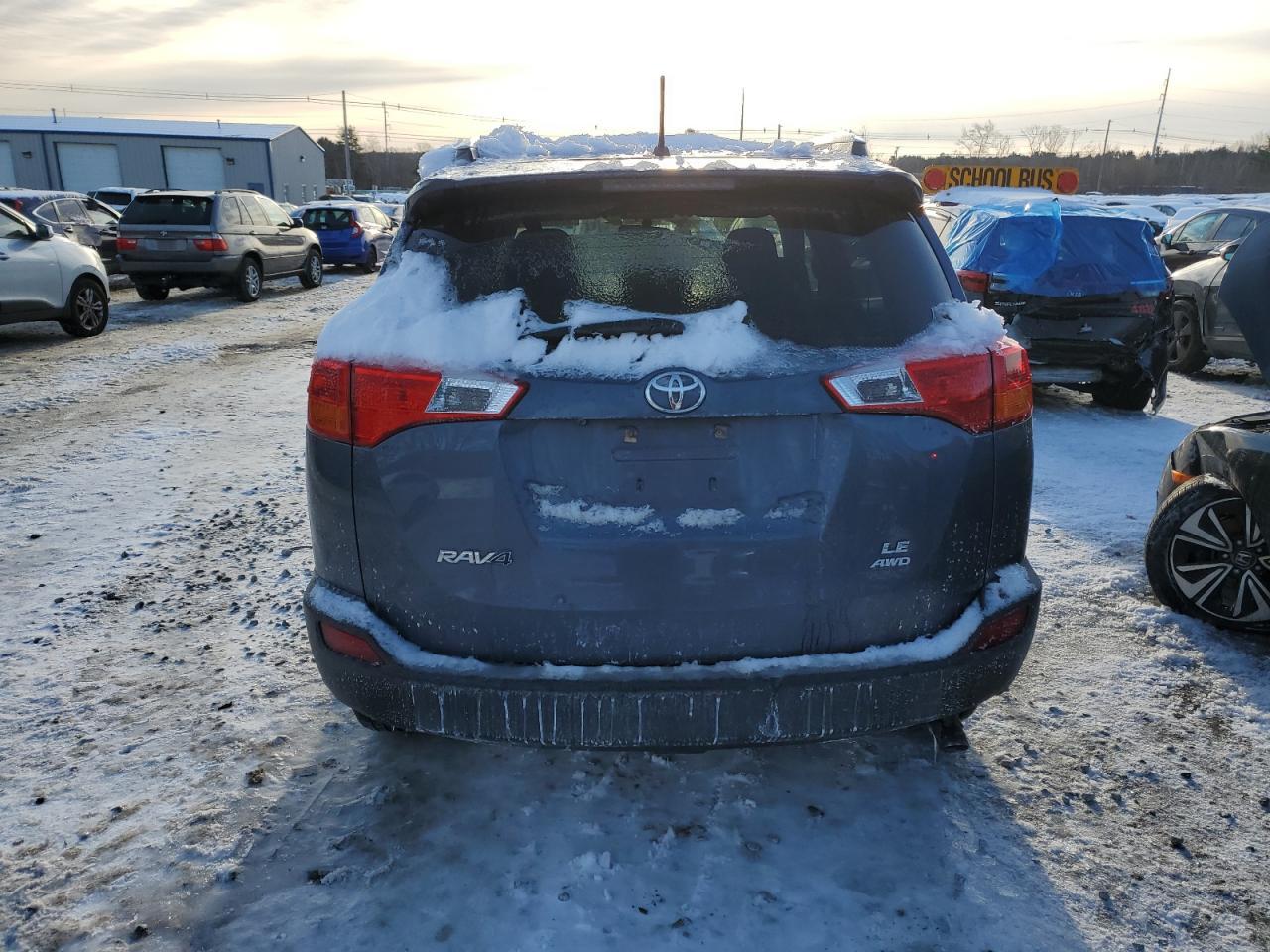 2014 TOYOTA RAV4 LE - Фото 6