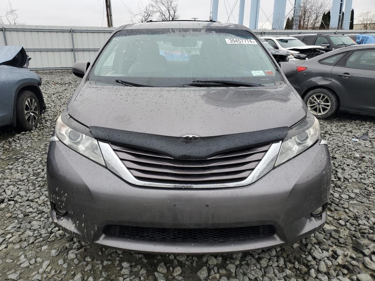 2015 TOYOTA SIENNA LE - Фото 5