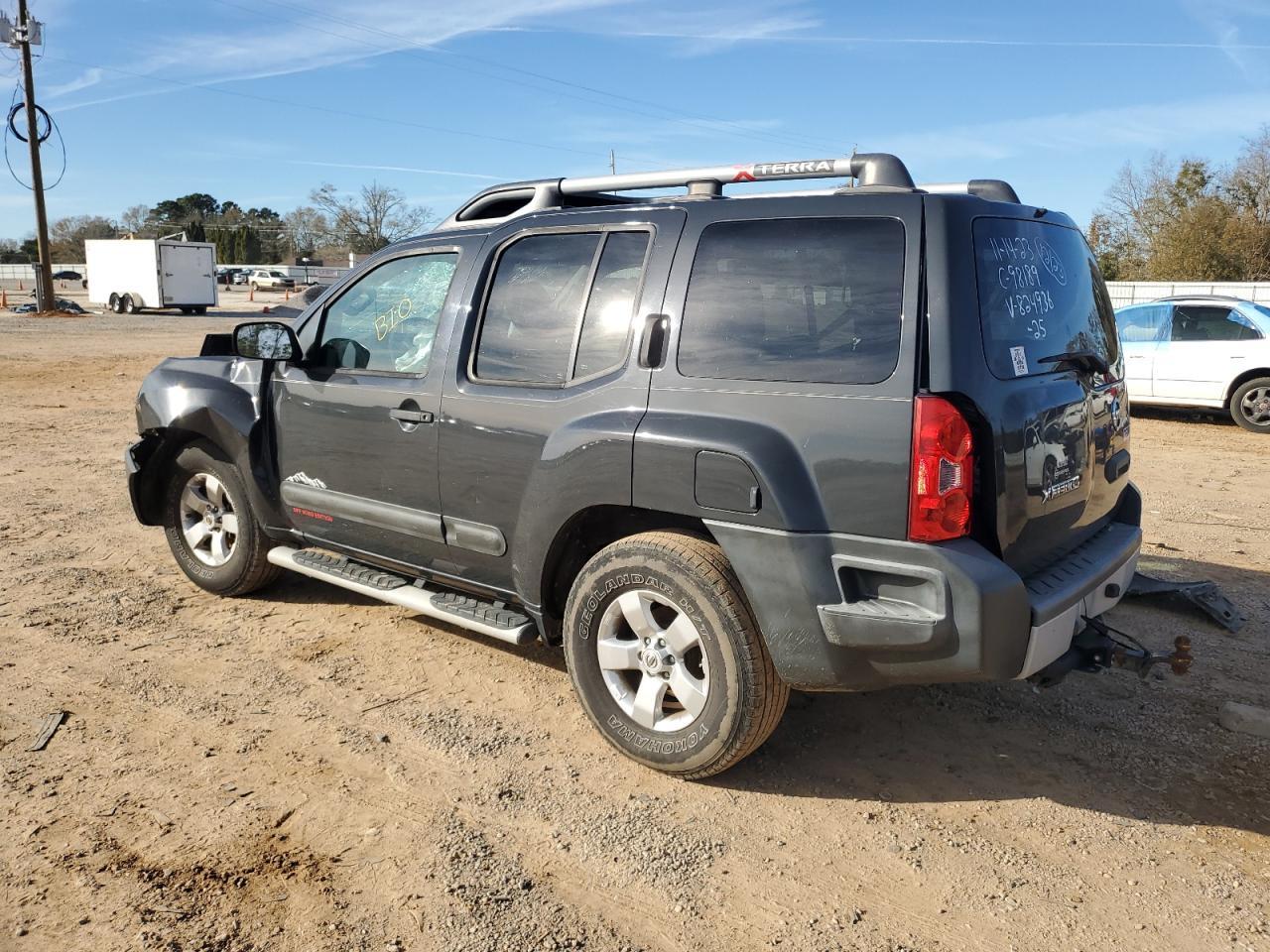 2013 NISSAN XTERRA X - Image 2
