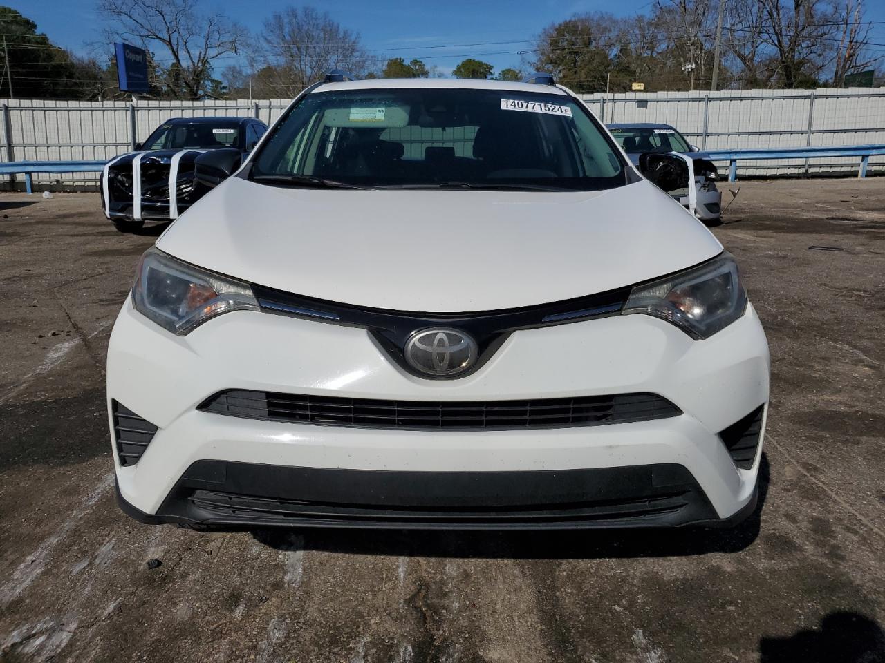 2018 TOYOTA RAV4 LE - Фото 5