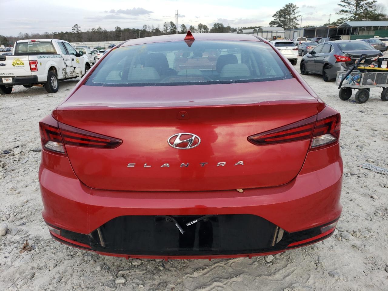 2019 HYUNDAI ELANTRA SE - Image 6