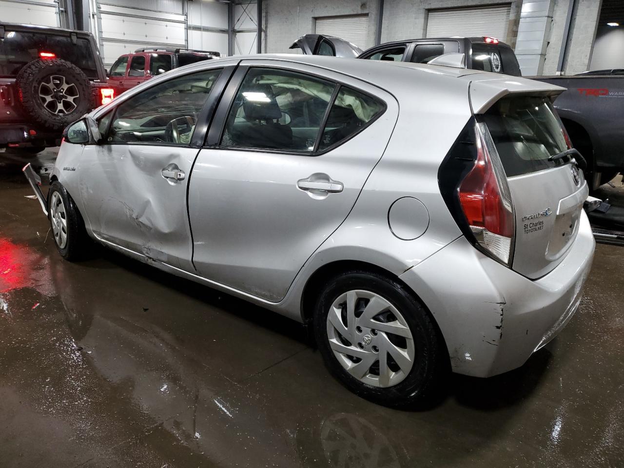 2015 TOYOTA PRIUS C - Фото 2