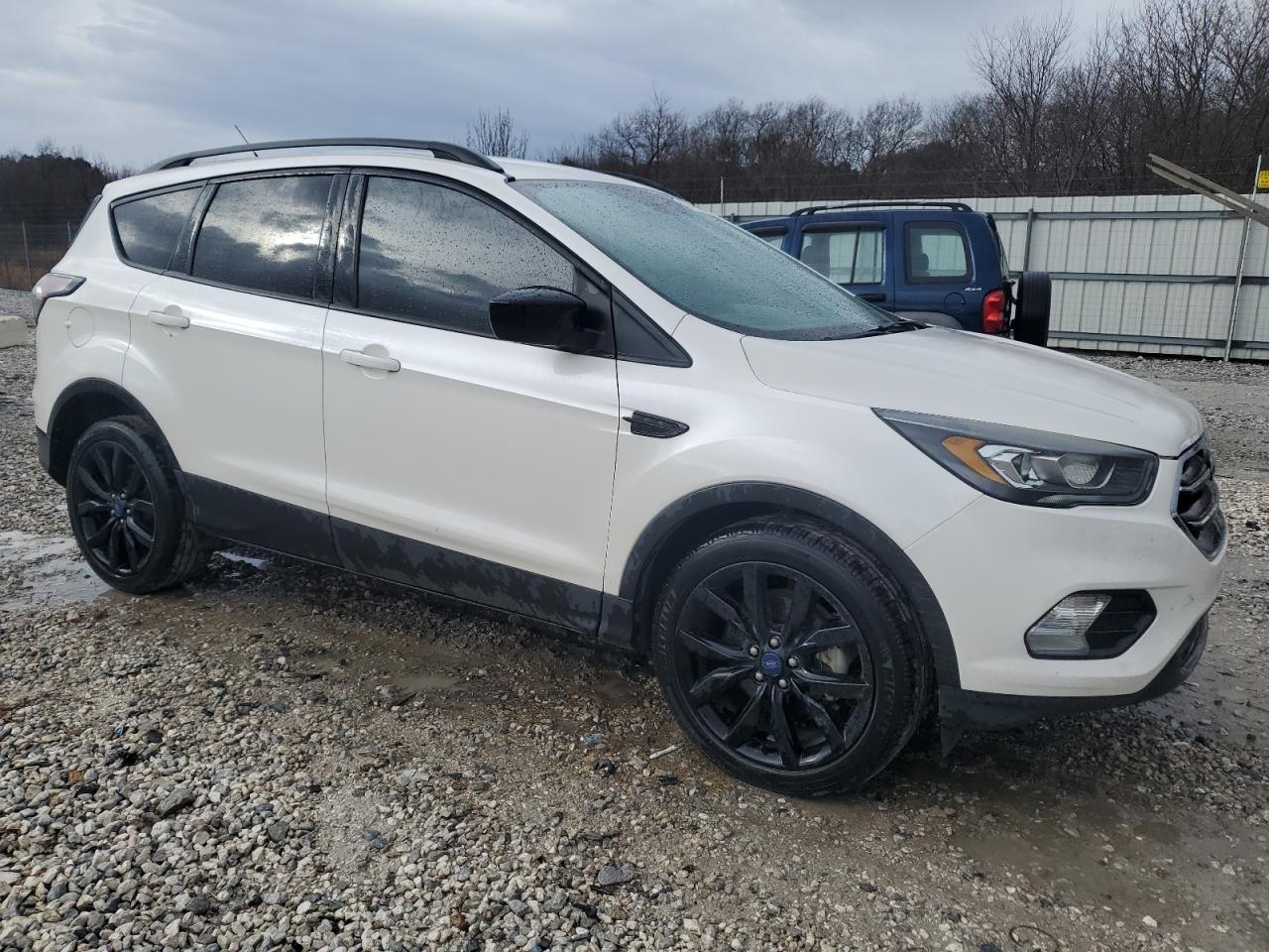 2017 FORD ESCAPE SE - Фото 4