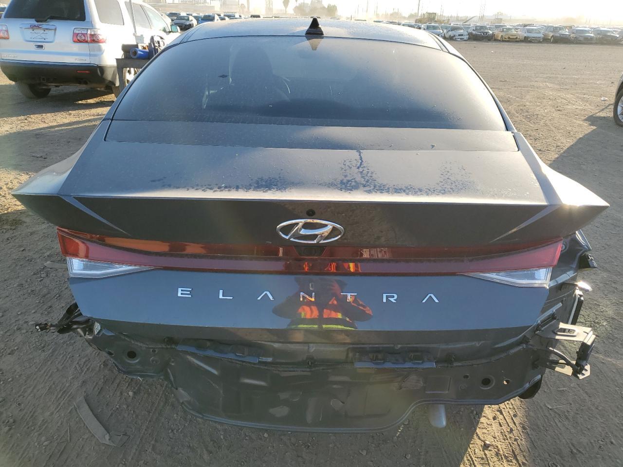 2023 HYUNDAI ELANTRA SE - Фото 6