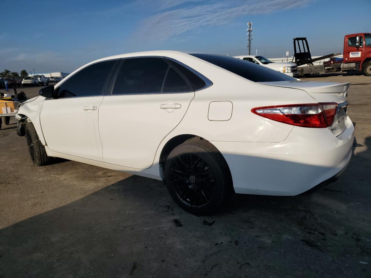 2015 TOYOTA CAMRY LE - Фото 2