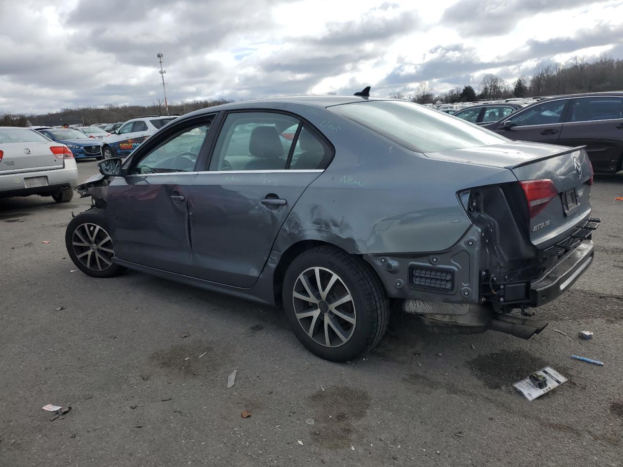 2017 VOLKSWAGEN JETTA SE - Image 2