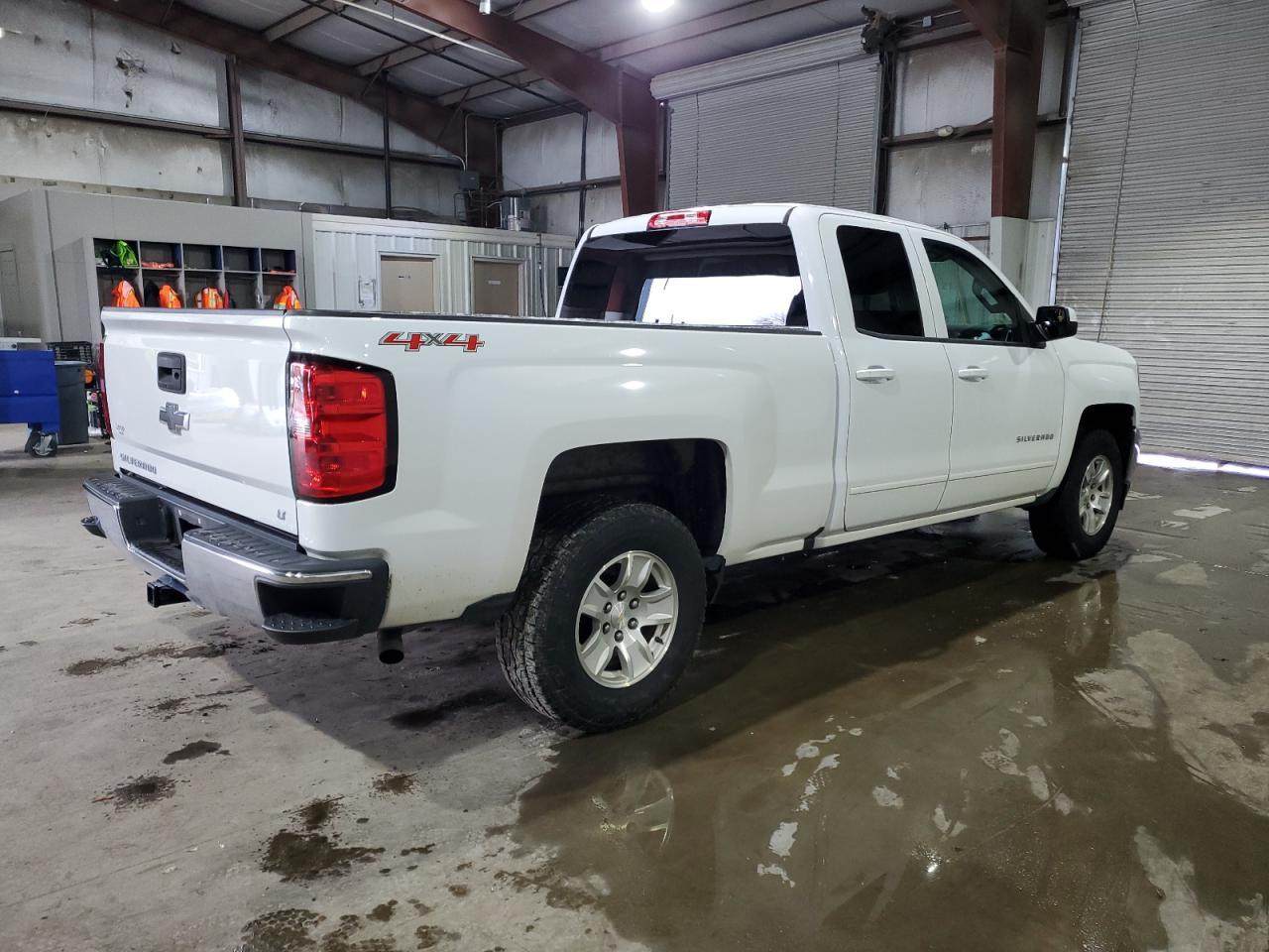 2017 CHEVROLET SILVERADO - Image 3