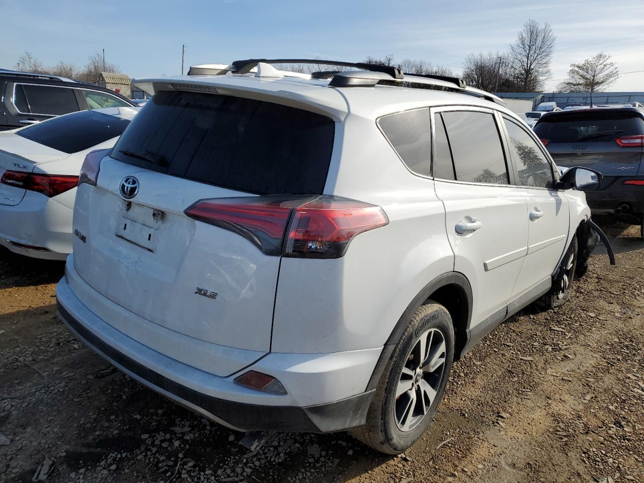 2017 TOYOTA RAV4 XLE - Фото 3