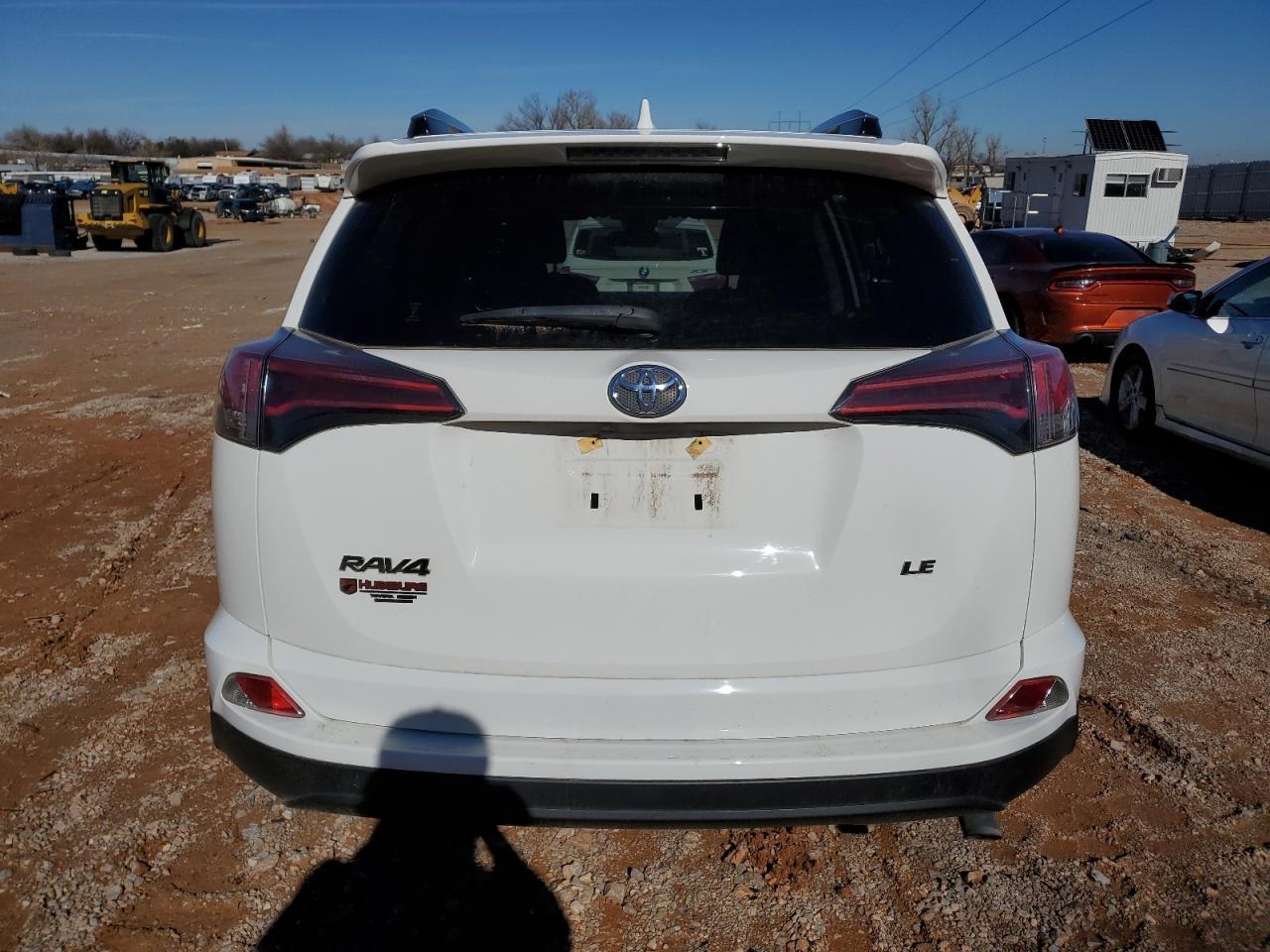 2018 TOYOTA RAV4 LE - Image 6