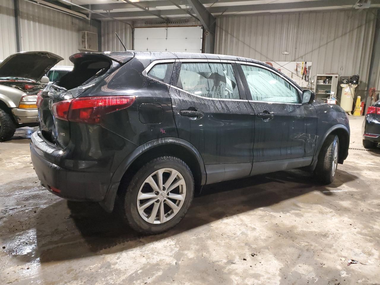 2017 NISSAN ROGUE SPOR - Image 3