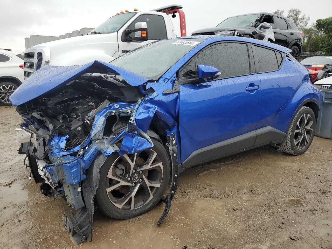 2021 TOYOTA C-HR XLE