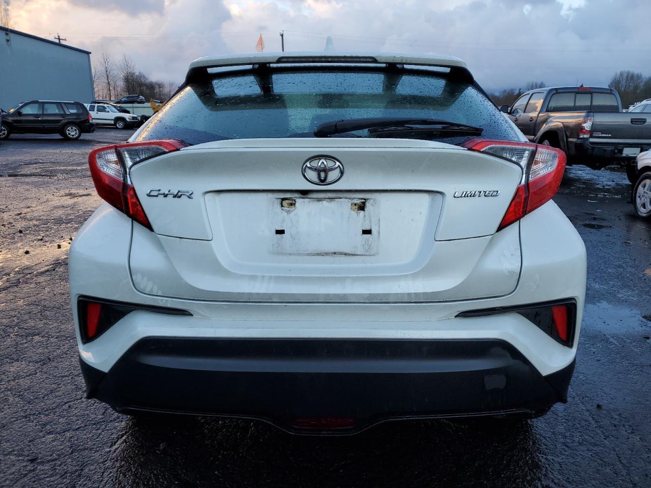 2021 TOYOTA C-HR XLE - Image 6