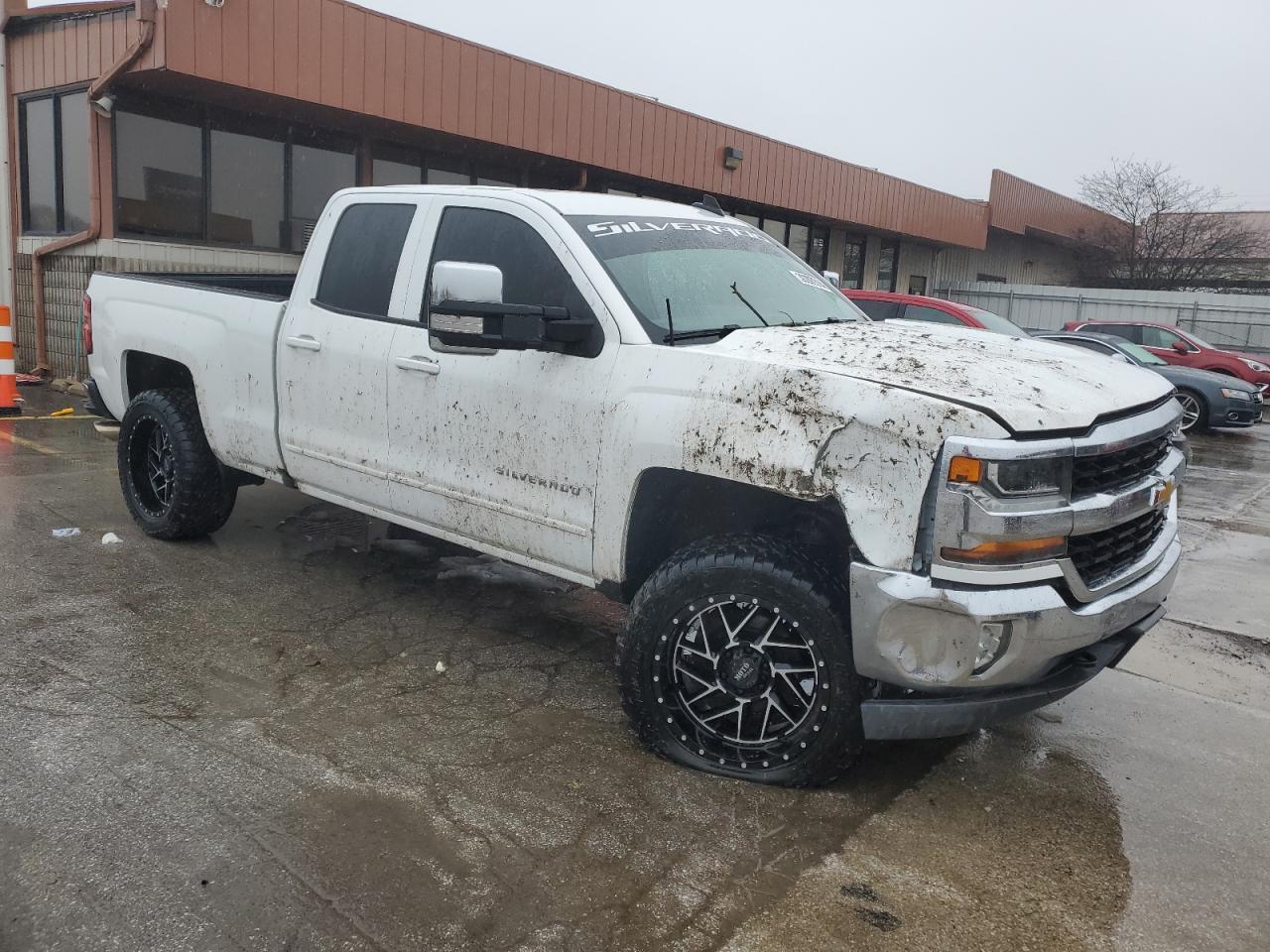 2017 CHEVROLET SILVERADO - Фото 4