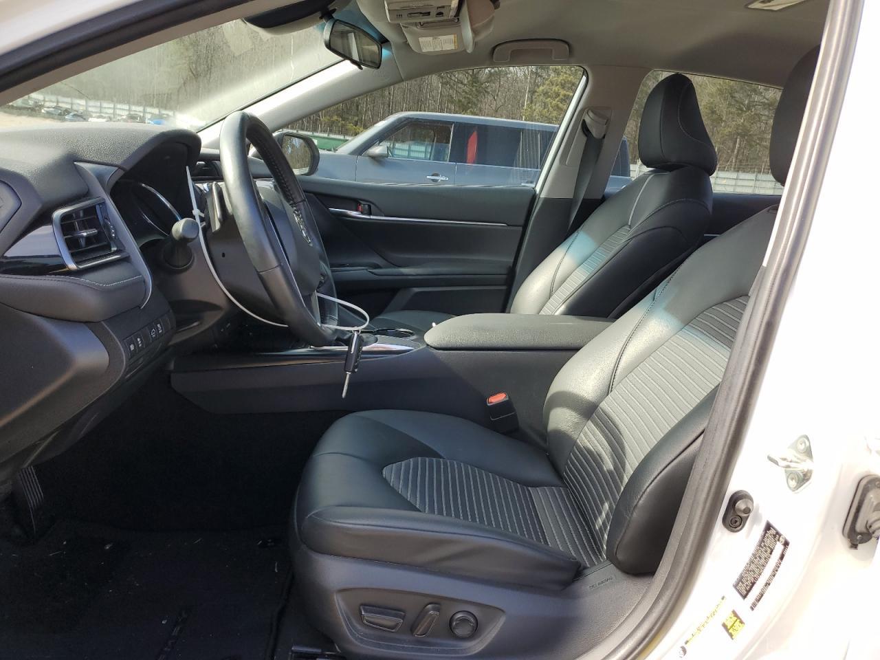 2020 TOYOTA CAMRY SE - Фото 7