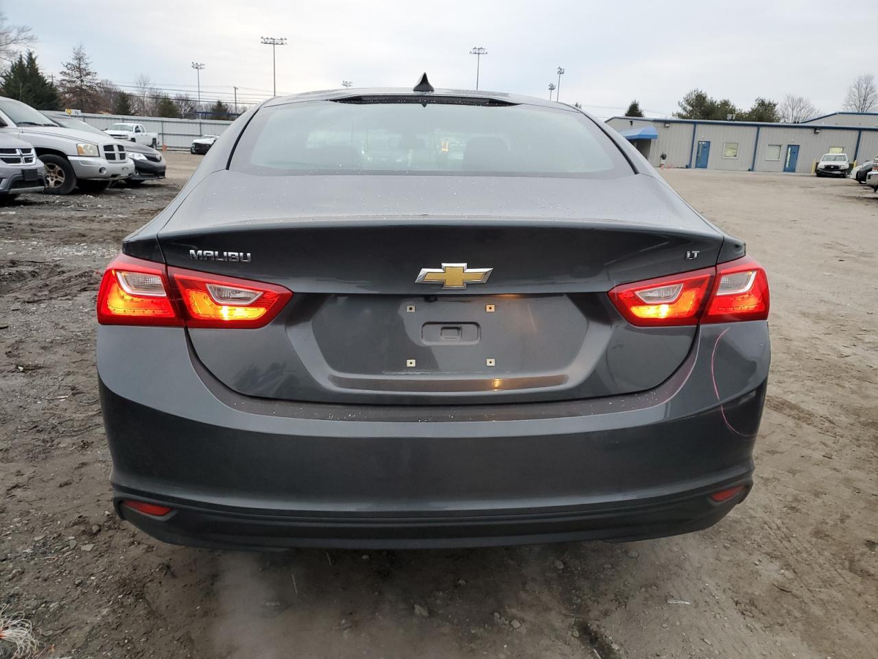 2017 CHEVROLET MALIBU LT - Image 6