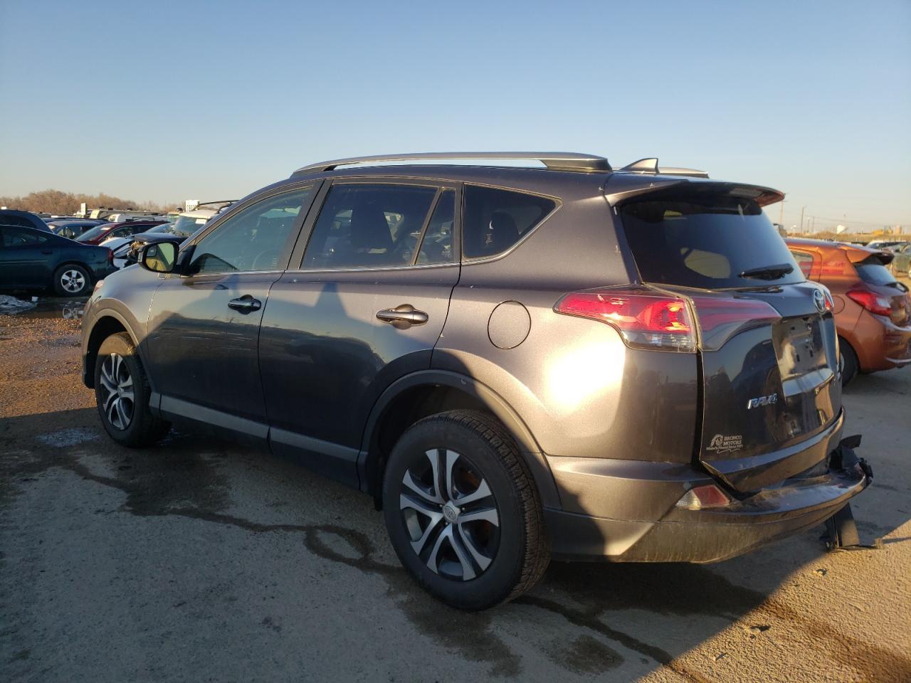 2018 TOYOTA RAV4 LE - Фото 2