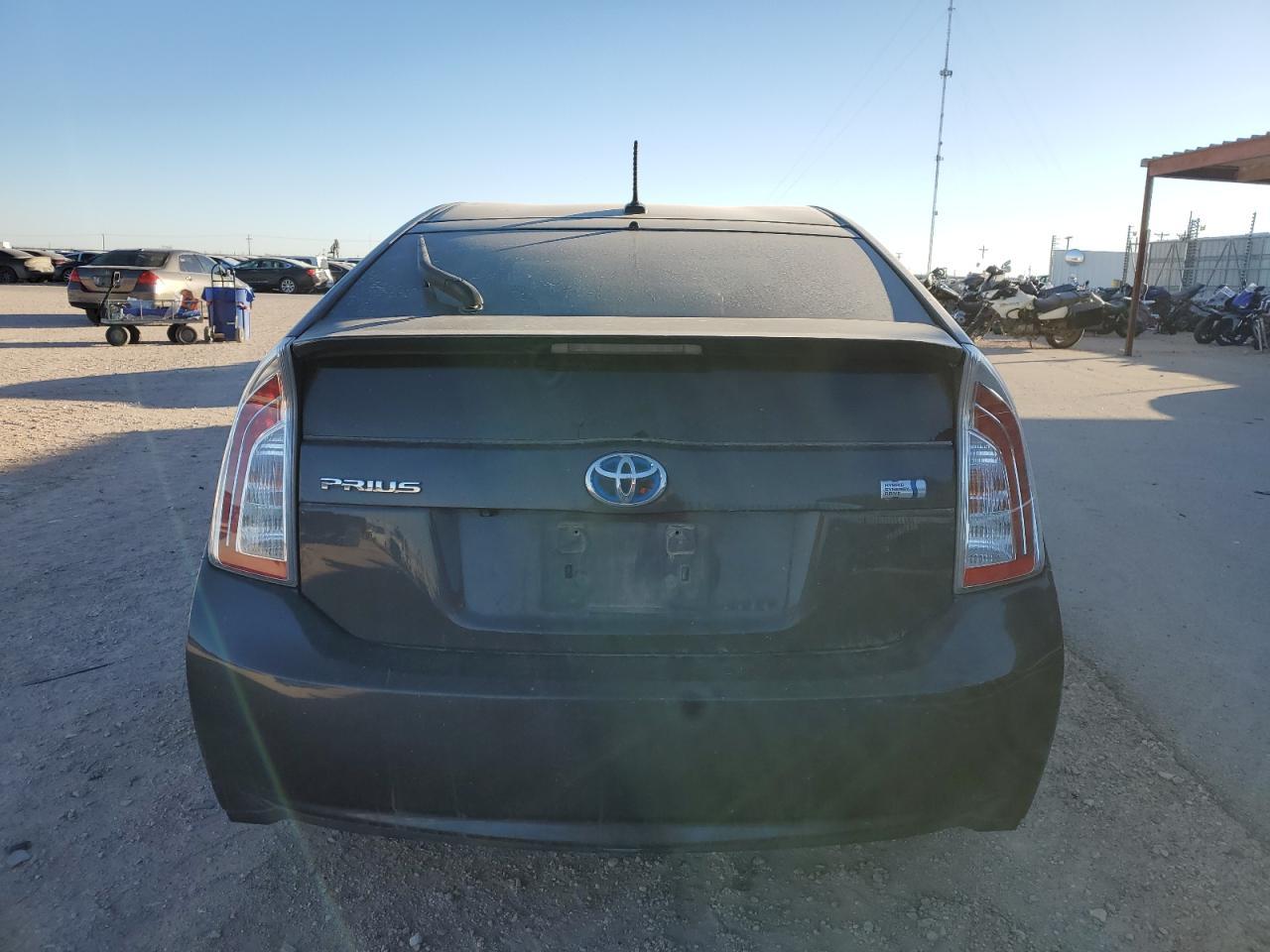 2015 TOYOTA PRIUS - Image 6