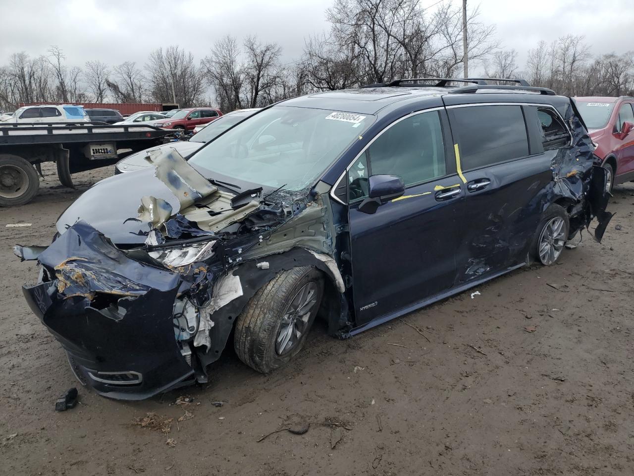 2021 TOYOTA SIENNA XLE car image