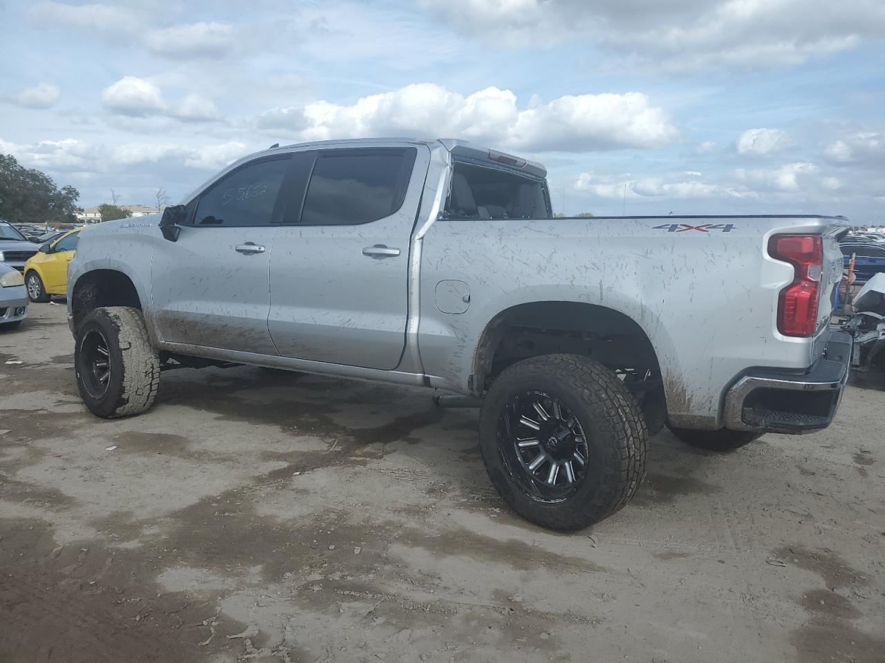 2019 CHEVROLET SILVERADO - Фото 2