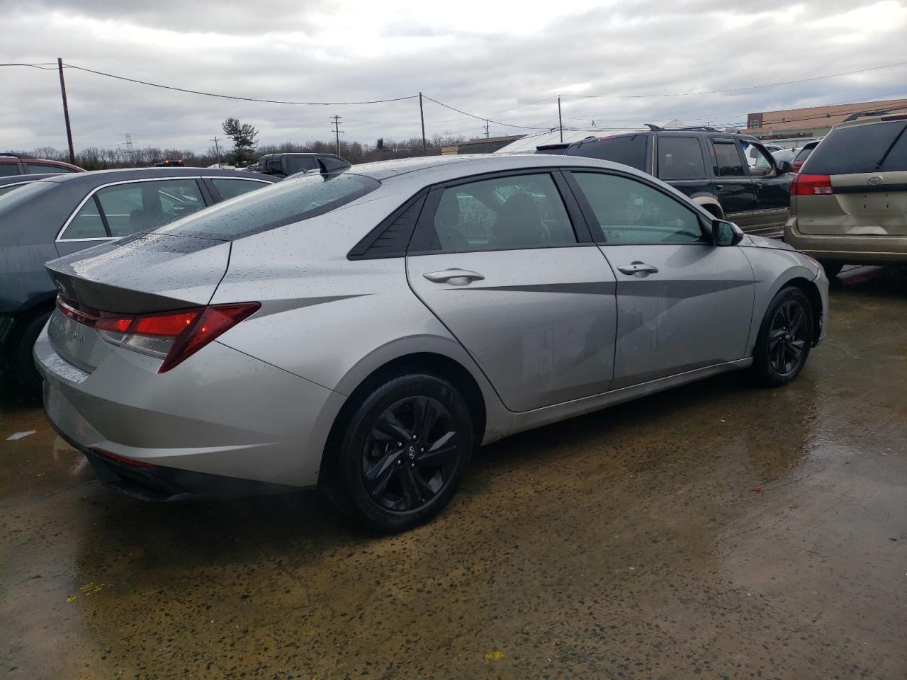 2022 HYUNDAI ELANTRA SE - Фото 3