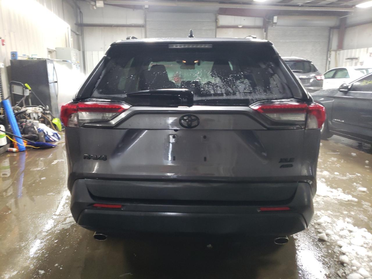 2019 TOYOTA RAV4 XLE P - Фото 6