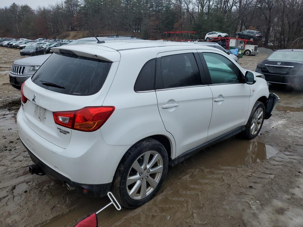 2015 MITSUBISHI OUTLANDER - Фото 3