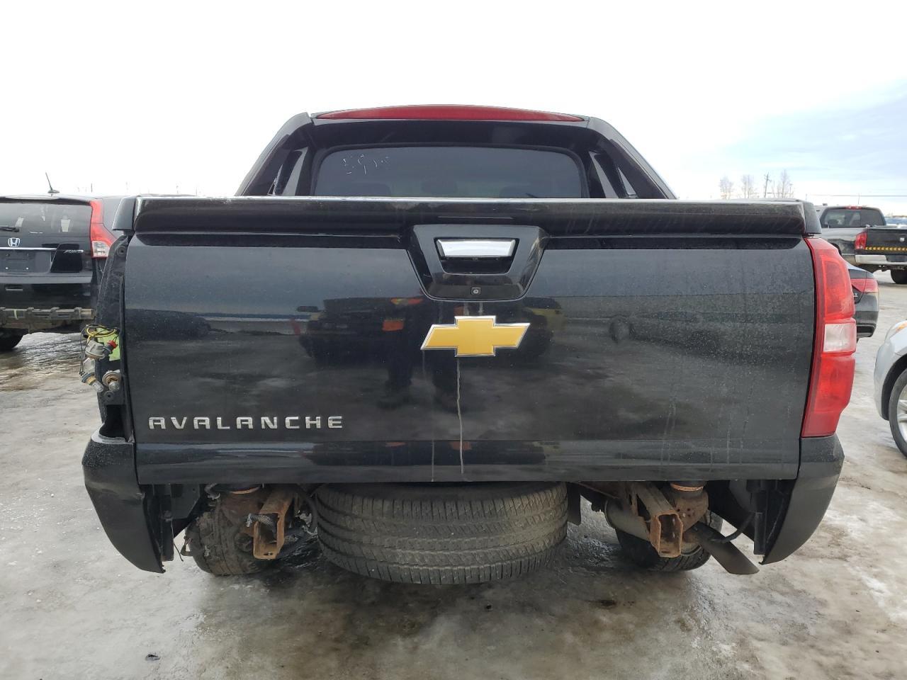 2013 CHEVROLET AVALANCHE - Image 6