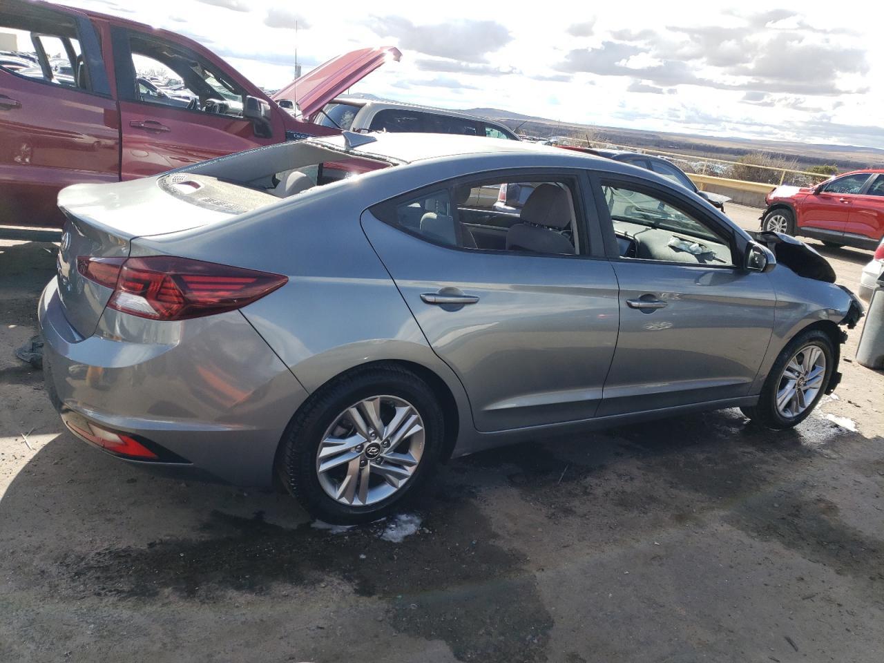 2019 HYUNDAI ELANTRA SE - Фото 3