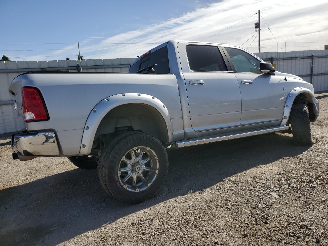 2015 RAM 1500 SLT - Image 3