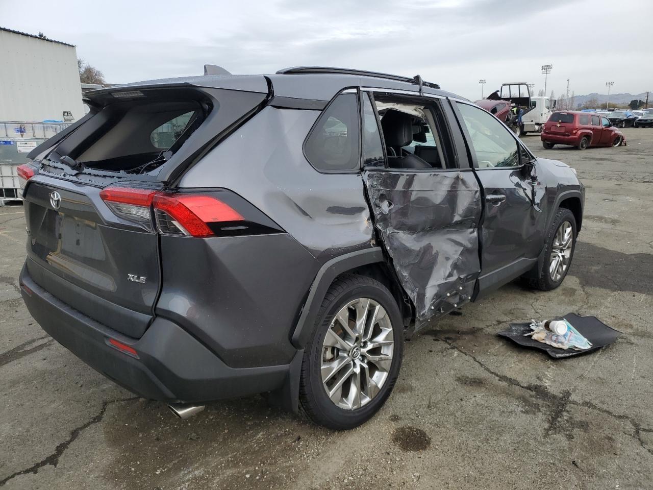 2019 TOYOTA RAV4 XLE P - Image 3