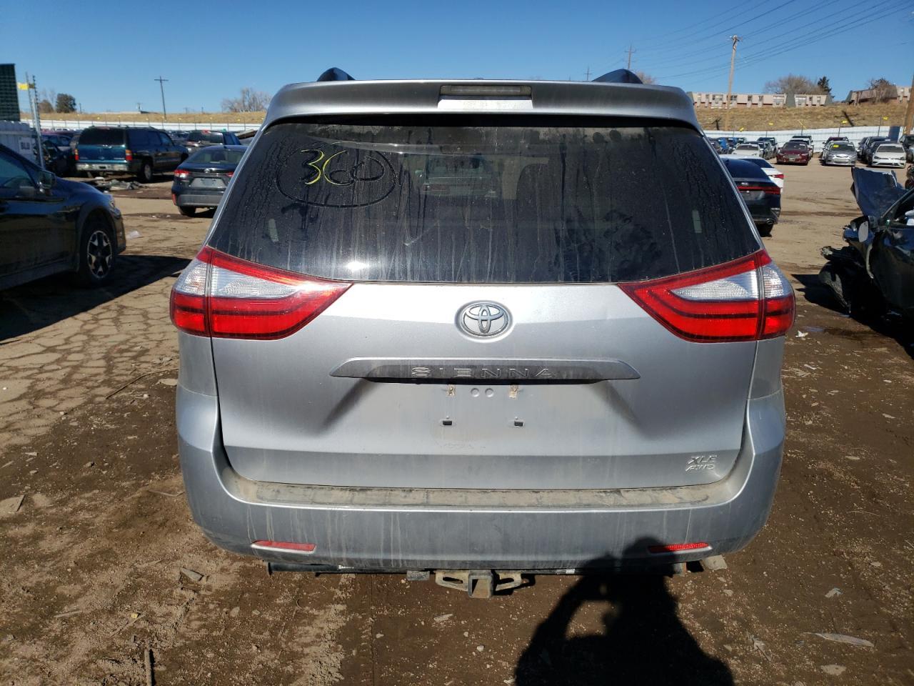 2015 TOYOTA SIENNA XLE - Image 6